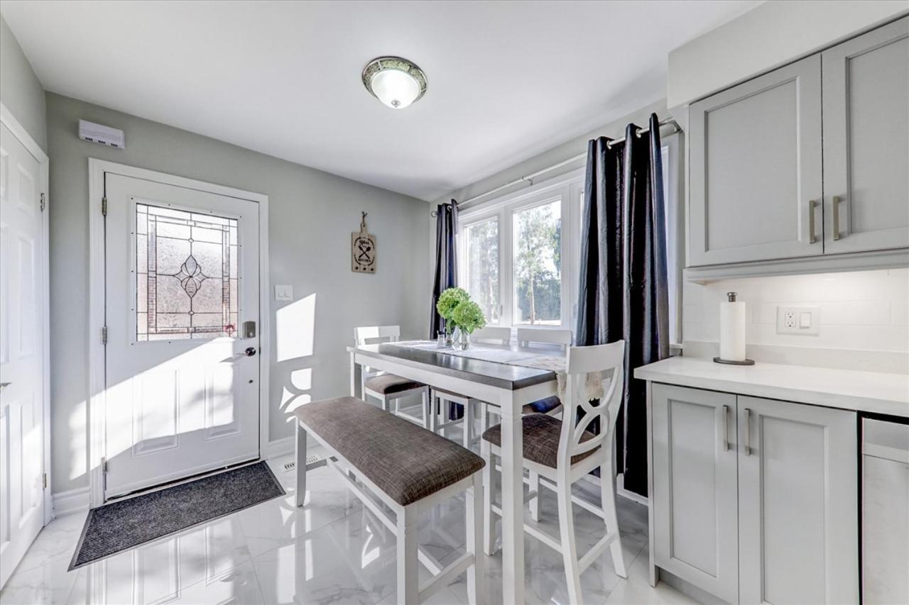 Stunning 7 Bedroom Rougeview Home With 2 Kitchens, 5 Bathrooms, Amazing Backyard & 8-Car Parking Торонто Экстерьер фото