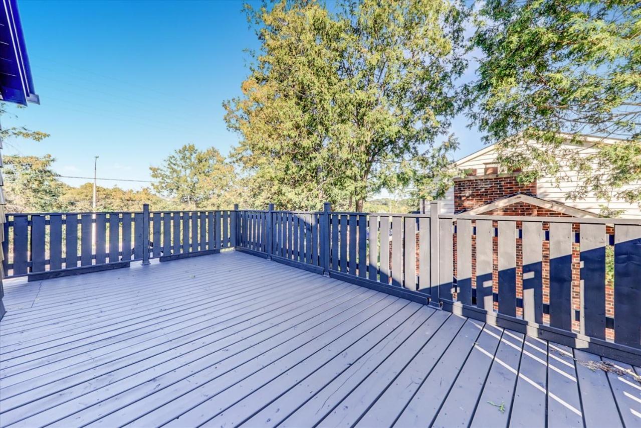 Stunning 7 Bedroom Rougeview Home With 2 Kitchens, 5 Bathrooms, Amazing Backyard & 8-Car Parking Торонто Экстерьер фото