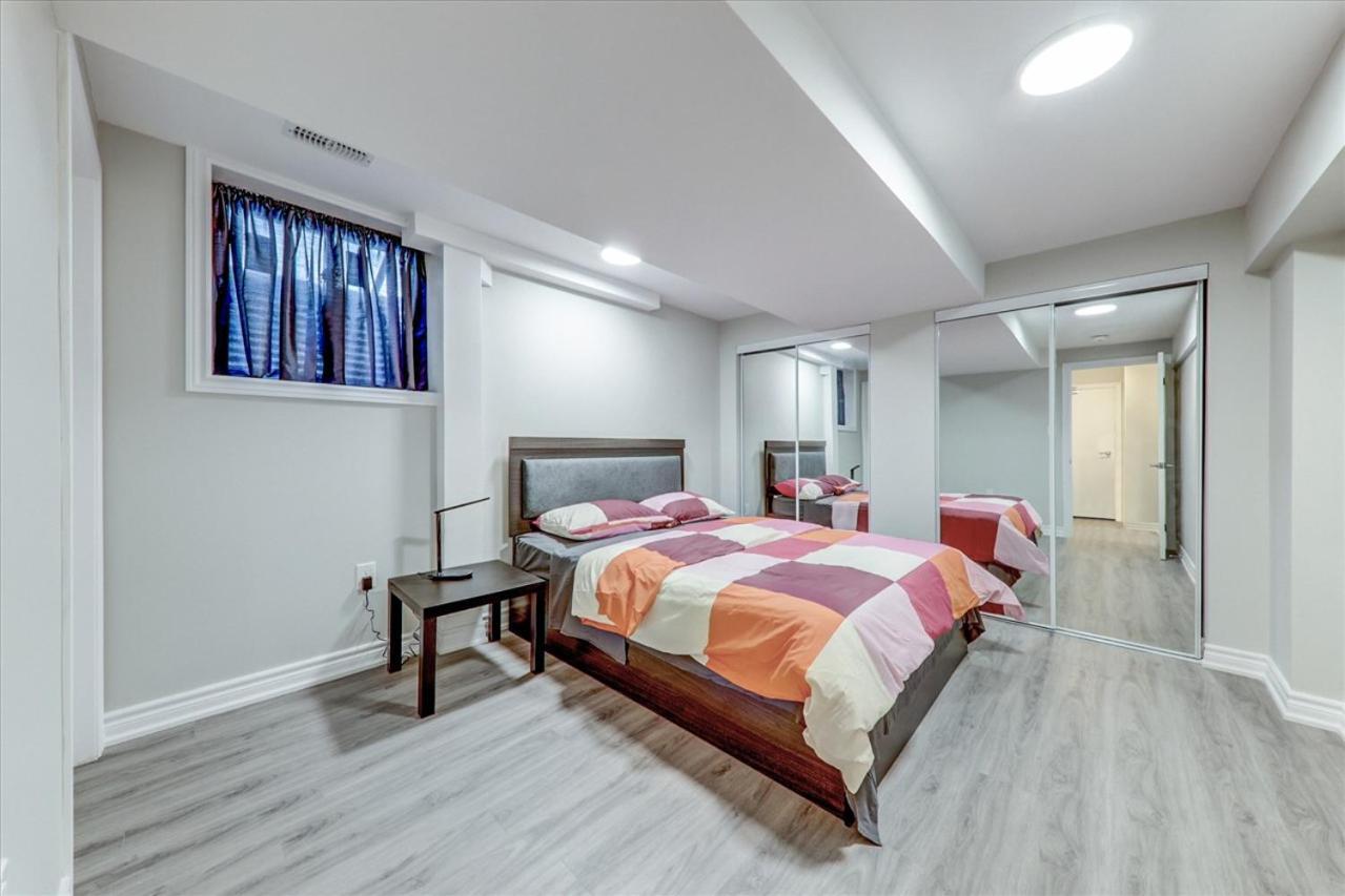 Stunning 7 Bedroom Rougeview Home With 2 Kitchens, 5 Bathrooms, Amazing Backyard & 8-Car Parking Торонто Экстерьер фото