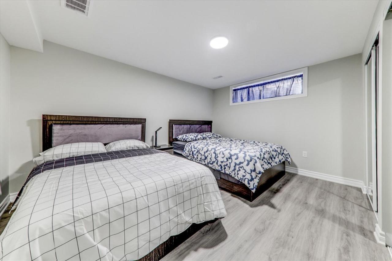 Stunning 7 Bedroom Rougeview Home With 2 Kitchens, 5 Bathrooms, Amazing Backyard & 8-Car Parking Торонто Экстерьер фото